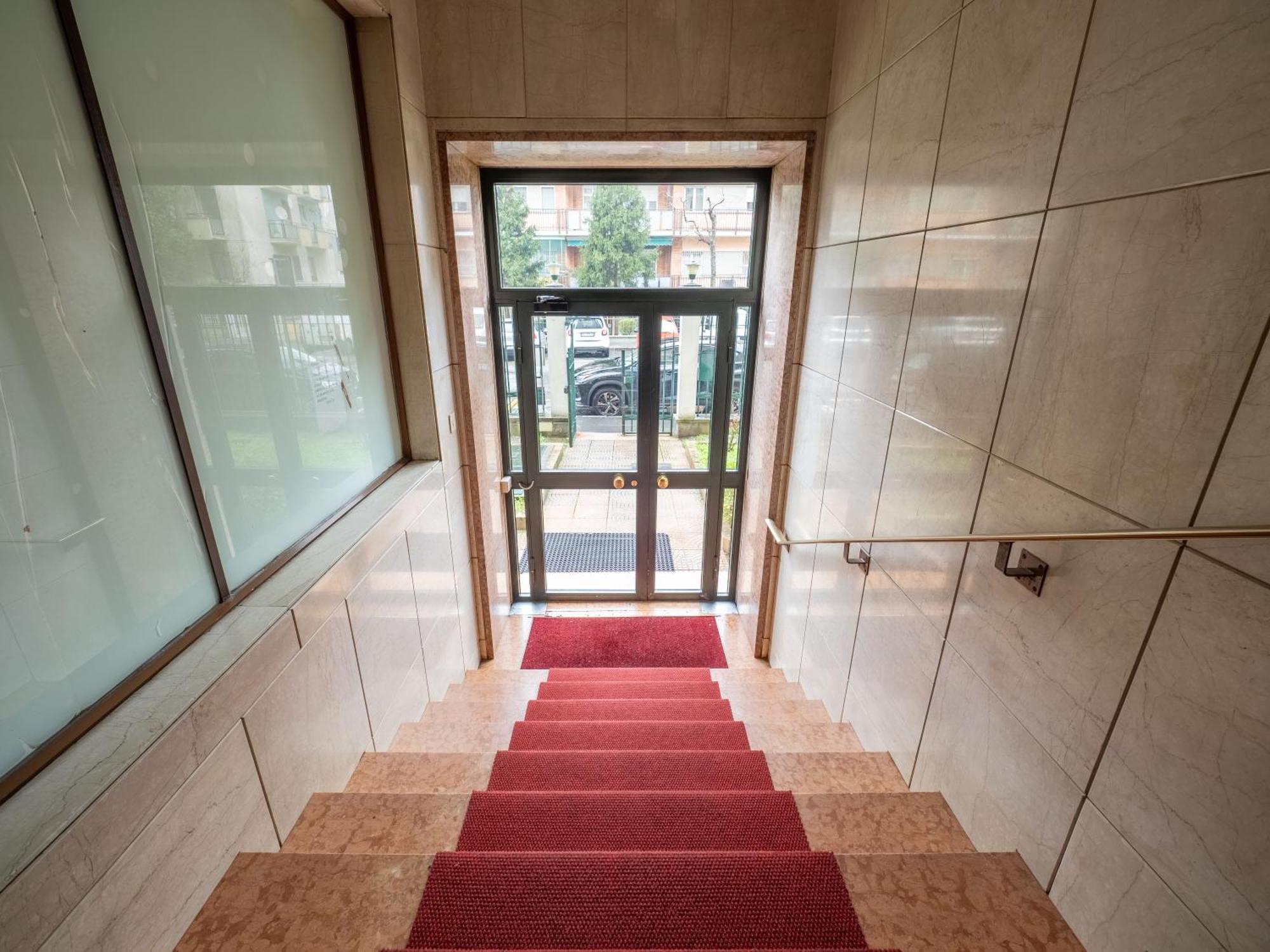 Milano 5 Guests - Modern Apt With Balcony Εξωτερικό φωτογραφία